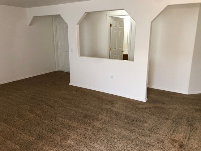 Building Photo - House for Rent
