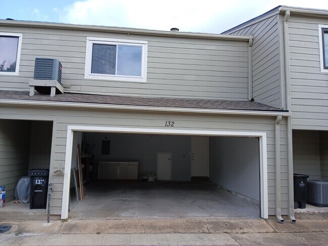 Building Photo - 2379 Briarwest Blvd