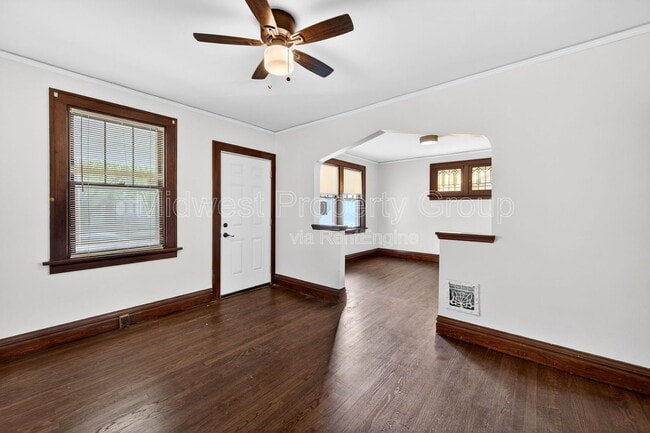 Building Photo - 5324 Nagel Ave