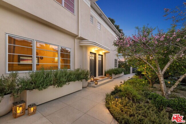 Building Photo - 464 N Harper Ave