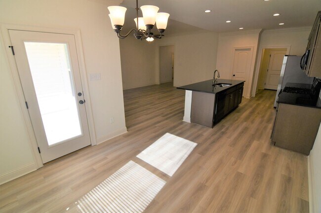 Building Photo - Trendy, 3 bedroom, 2 bath home in coveted Kenilworth Crossing Community near LSU