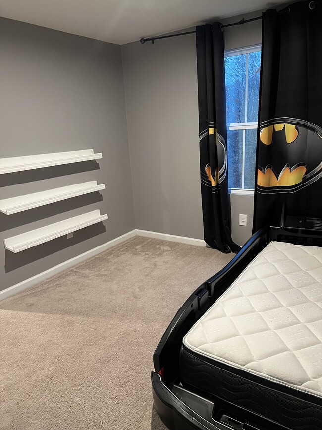 Building Photo - 208 Normandy Cres