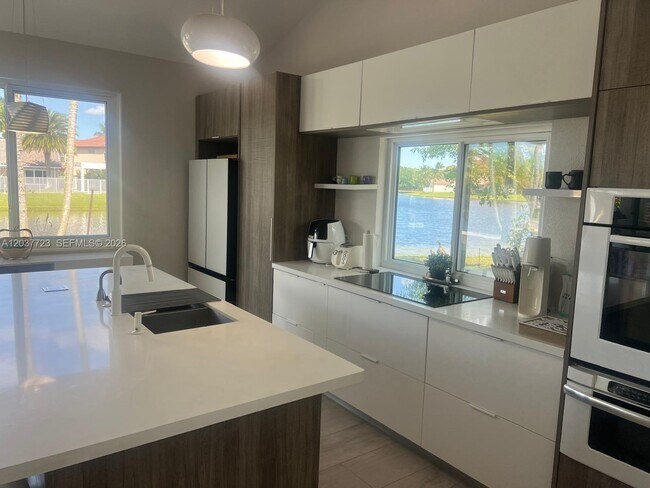 Building Photo - 1130 Spyglass