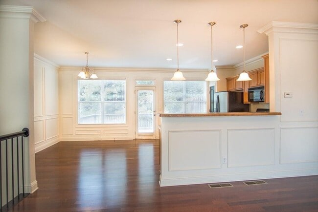 Building Photo - 5720 Pine Oak Dr NW