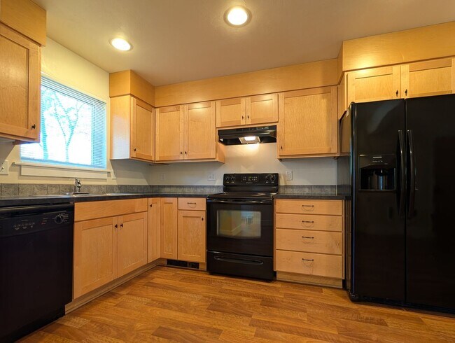 Building Photo - Beautiful 2-Bedroom, 2.5-Bath Condo Near Amazon Park!