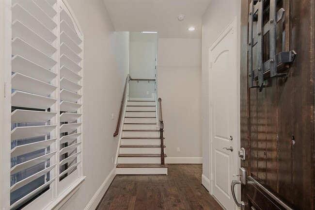 Building Photo - 4629 Crawford St