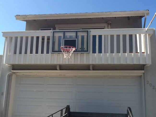 BASKETBALL COURT - 2021 Shady Brook Dr