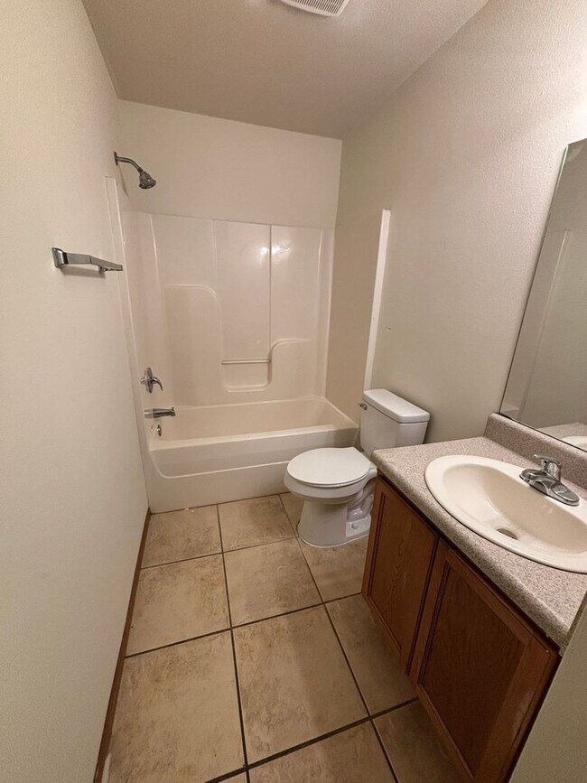 Building Photo - 305-307 E. Asher Ct.