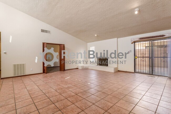 Building Photo - 2805 Palo Verde Dr NE