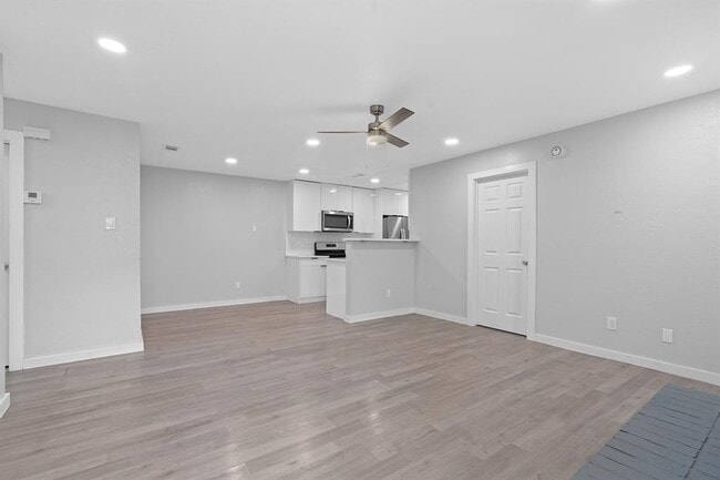 Building Photo - 16131 Stoneham Cir