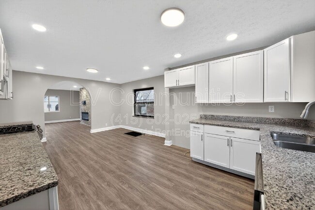 Building Photo - 1818 Lawn Ave