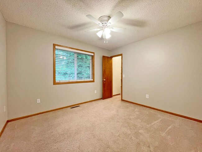 Building Photo - Sparkling Like New 3-Plus Bedroom with Vau...