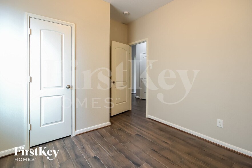 Building Photo - 20802 Echo Manor Dr