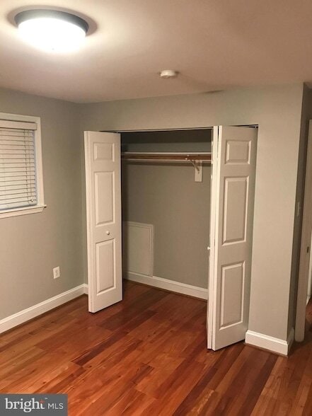 Building Photo - 610 Main St