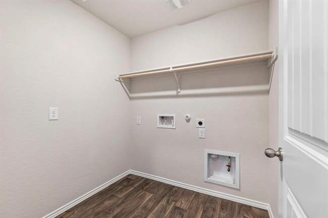 Building Photo - 128 Shimmering Cv