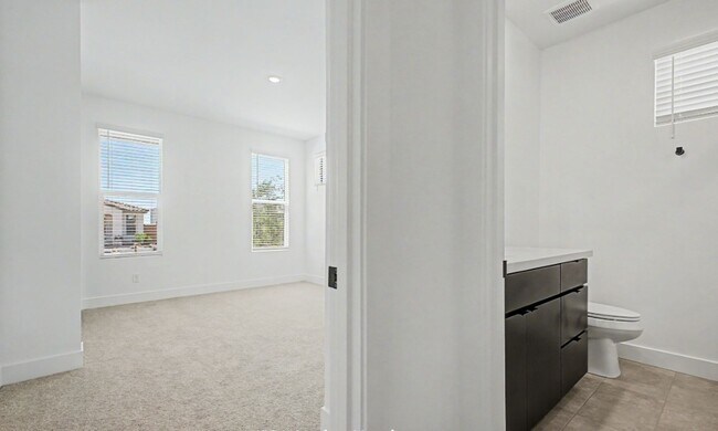 Building Photo - Alovita North 4 bedroom 3 baths