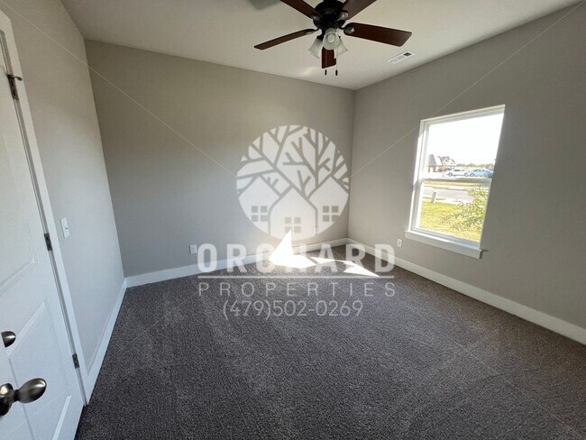 Building Photo - 1052 Morra Ave
