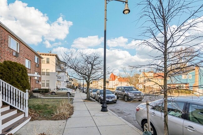 Building Photo - 559 Hyde Park Ave