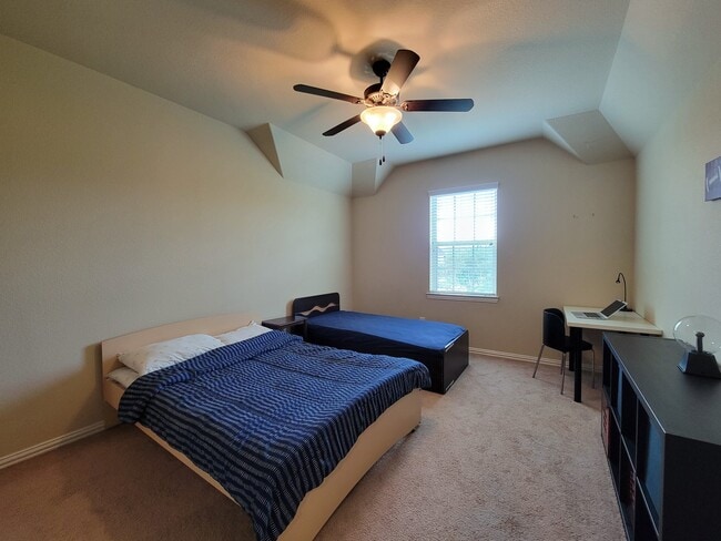 Building Photo - 715 Charleston Heights Ln