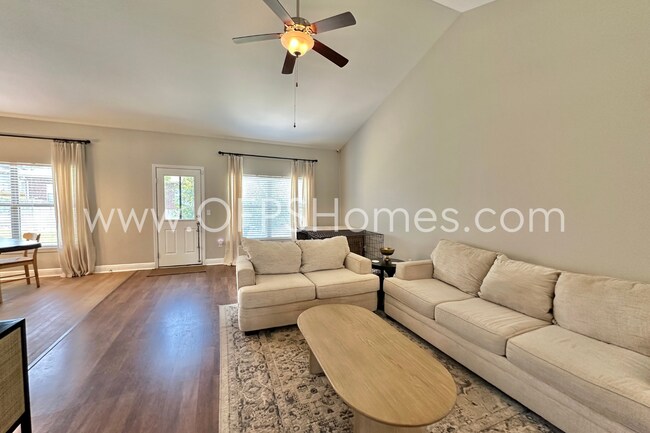 Building Photo - South Crestview 3/2 Available 8/1