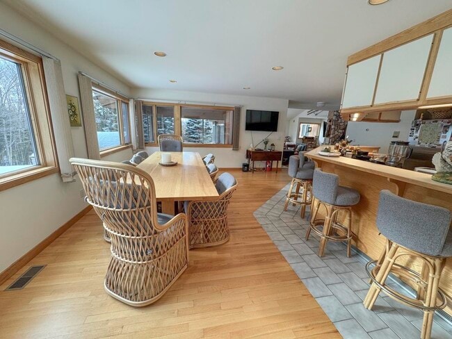 Building Photo - 458 Cider Mountain Rd