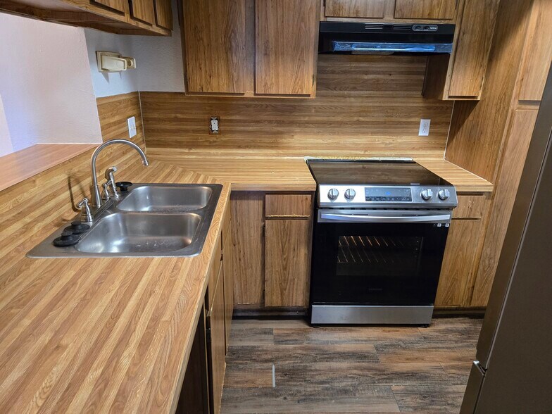 Building Photo - 8600 Fathom Cir
