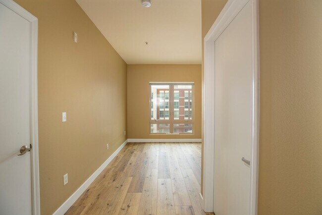 Building Photo - Stylish & Spacious Courtyard-Facing Condo in the Heart of Gaslamp