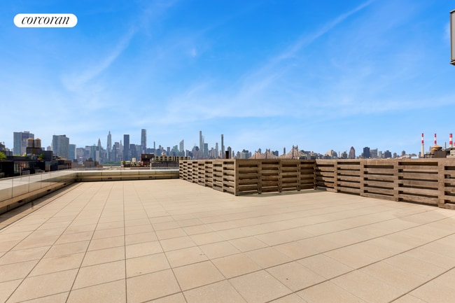 Building Photo - 3 Ct Square W