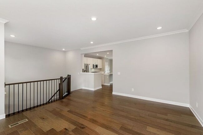 Building Photo - Gorgeous 3 Bedroom 2 Full/2 Half Bath Town...