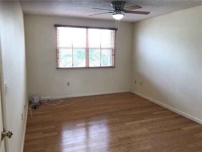 Building Photo - 7061 SW 41st Pl