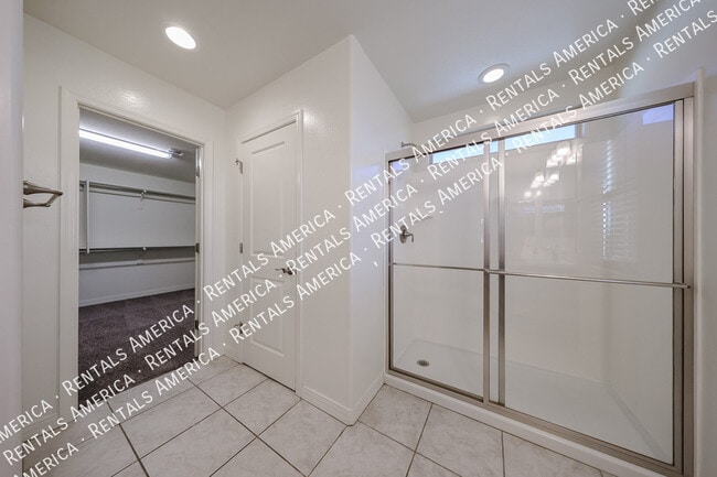 Building Photo - 17965 W Encinas Ln