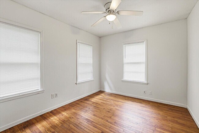 Building Photo - 519 W 6th Ave