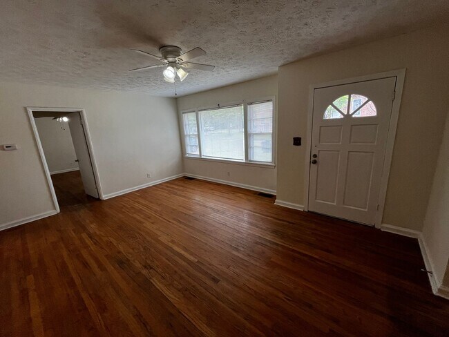 Building Photo - HAP/Section 8 Qualified!