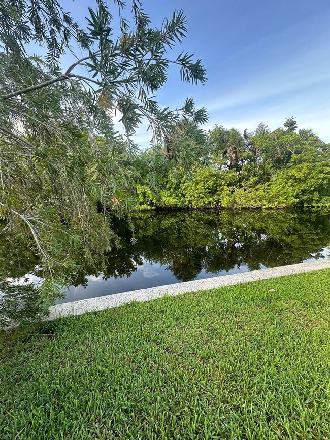 Building Photo - 55+ Community Tamarac Single Family 2 bedr...