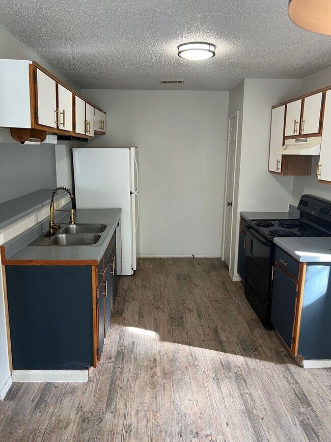 Building Photo - 405 Fantail Loop