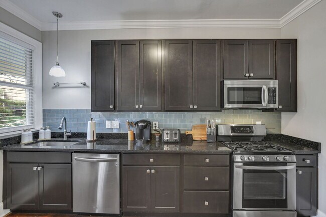 Building Photo - Stunning Restored 4BR Home Steps from Goodale Park & the Short North