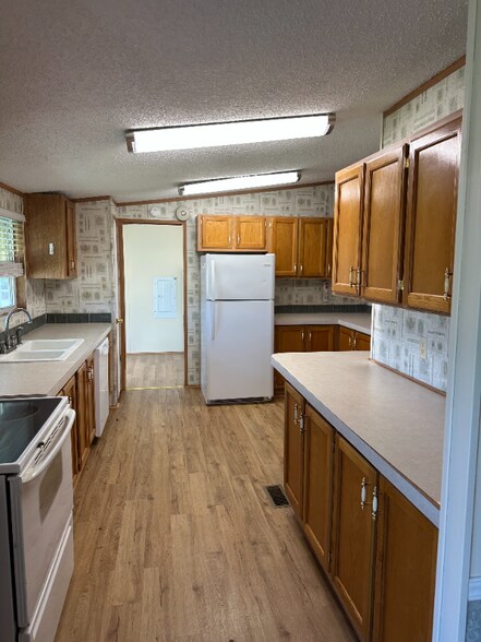 Building Photo - 122 James Way