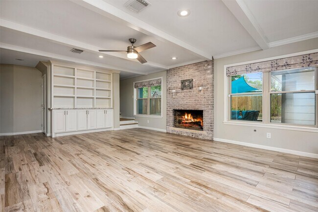 Building Photo - 14602 Oak Bend Dr