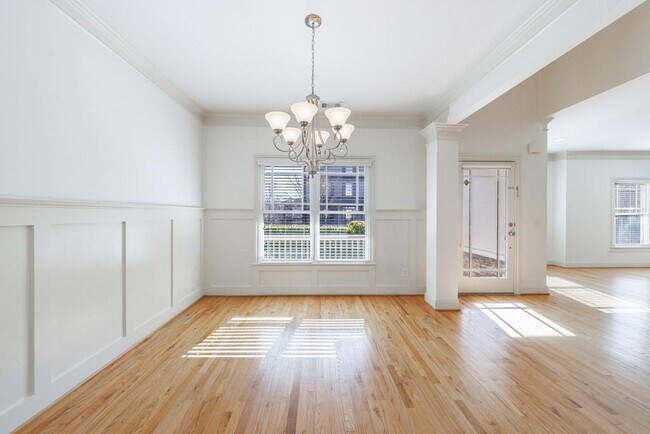 Building Photo - 970 Samples Ln NW