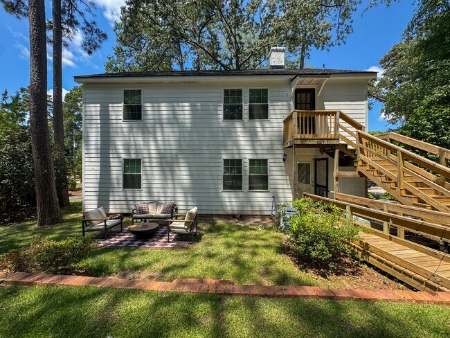 Building Photo - 512 1/2 Westmont Drive