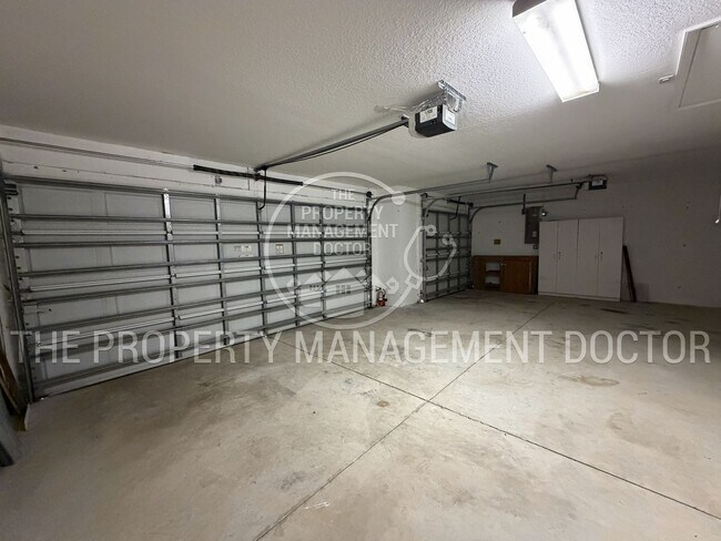 Building Photo - Stunning 4-Bedroom Pool Home with 3-Car Garage in North Port!