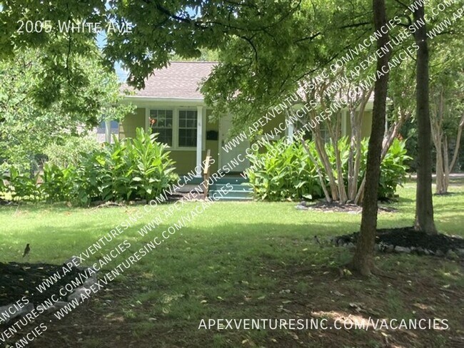 Primary Photo - 2005 White Ave