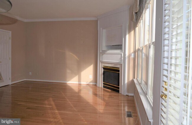 Building Photo - 8933 Royal Astor Way
