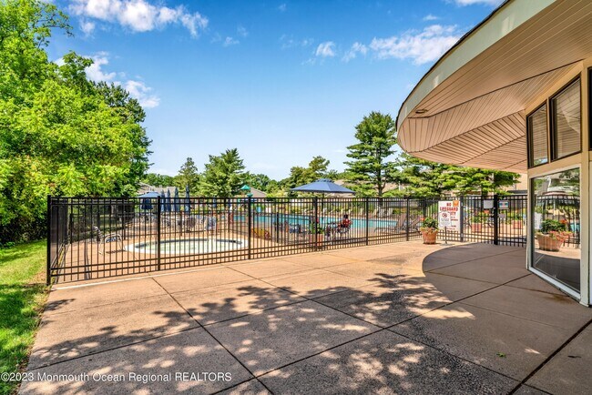 Building Photo - 21 Dawn Ct