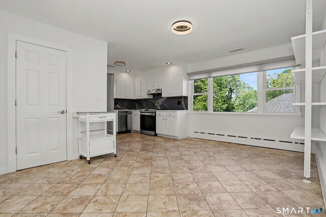 Building Photo - 92 Burwood Ave