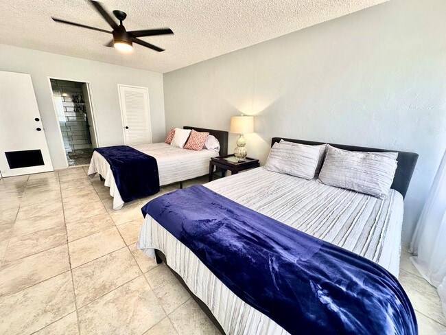 Building Photo - 3111 N Ocean Dr