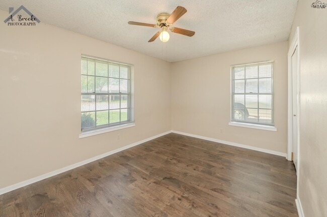 Building Photo - 1118 Crescent Ln