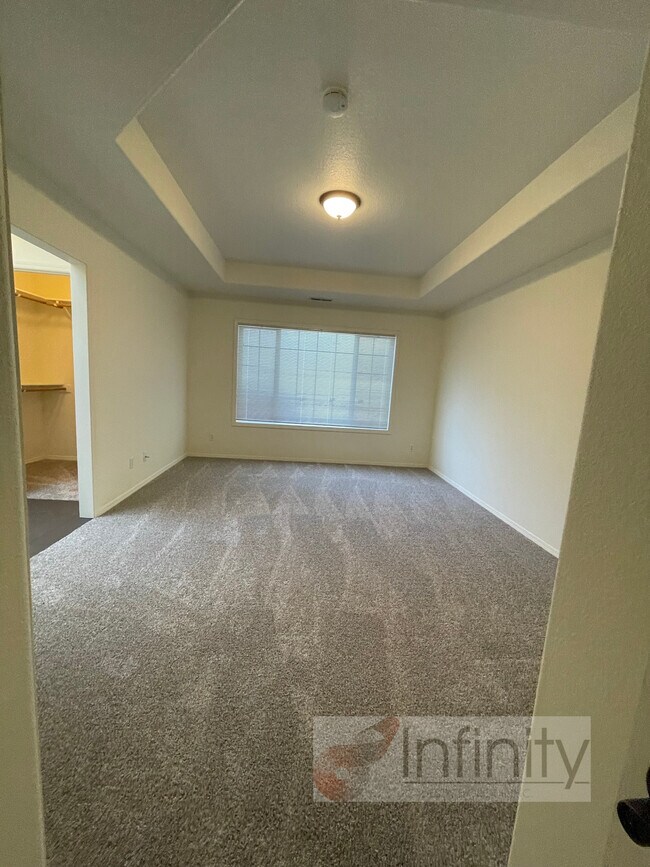 Building Photo - 23984 SW Shady Grove Dr