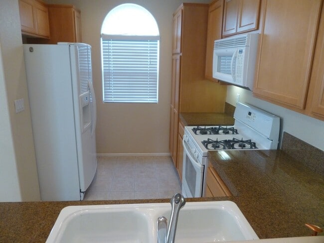 Building Photo - Lovely 3 story Home at Autumn Glen with Bonus Room