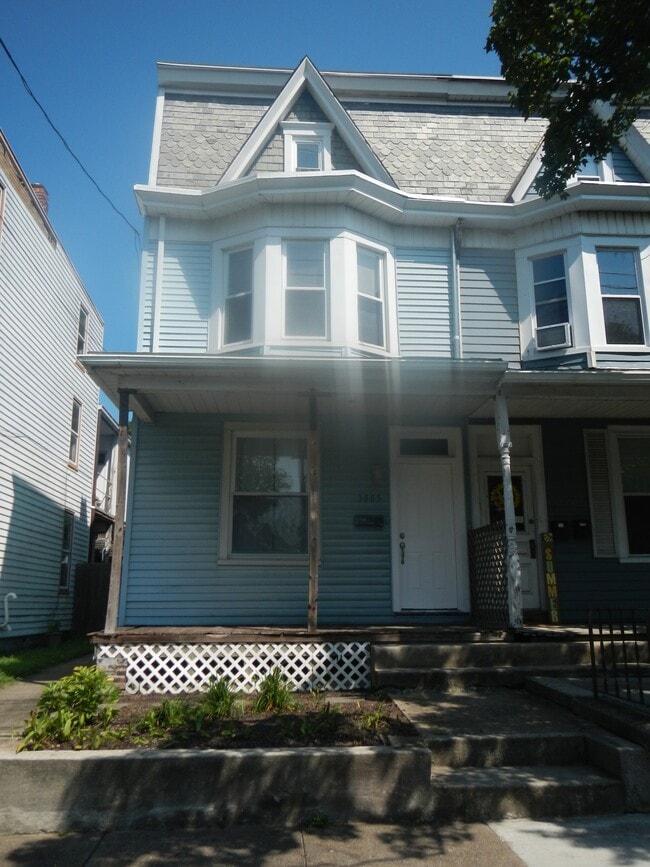 Primary Photo - 3885 N 6th St